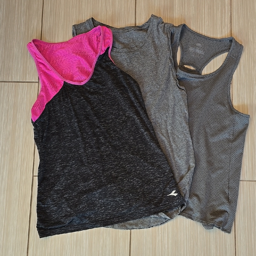 Bundle of 3 Tank Tops Size Medium
